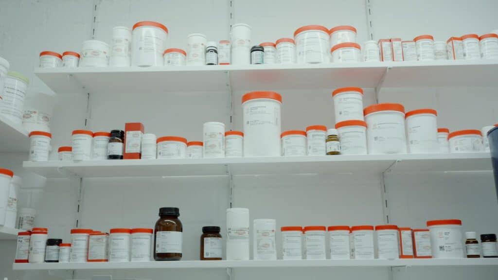 Optimizing Parcel Shipping for Pharma & Life Sciences with Reveel